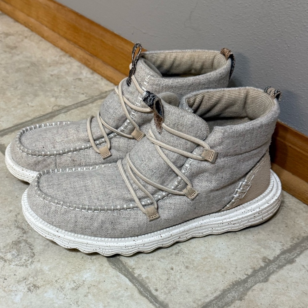 Hey Dude Women's Ankle Boots - Light Gray/tan size 11